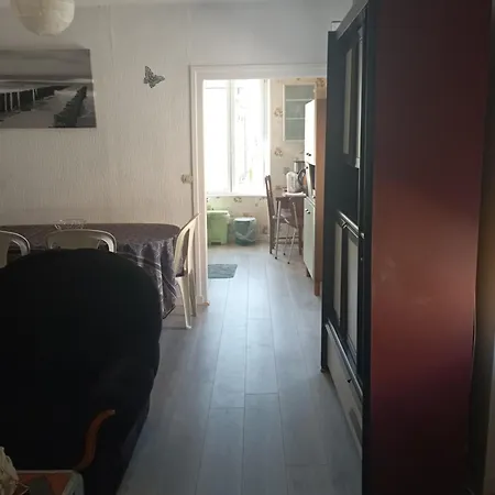 Apartmán Pair Sur 50 M De La *