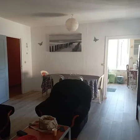 Apartmán Pair Sur 50 M De La *